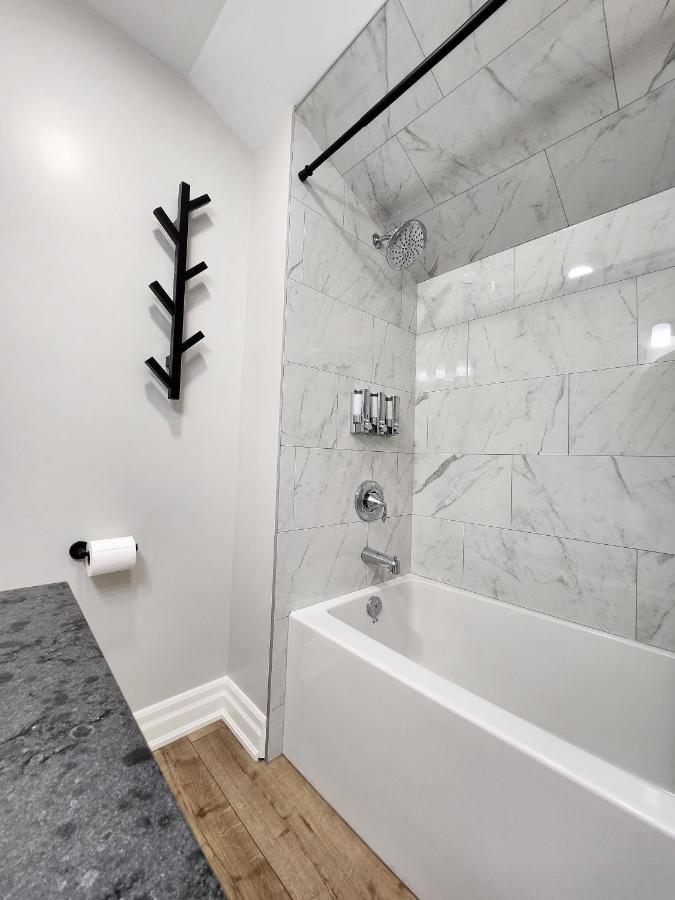 The Cozy Cove Modern King-Bedroom Full Apartment Saint Catharines Екстер'єр фото