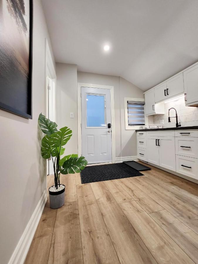 The Cozy Cove Modern King-Bedroom Full Apartment Saint Catharines Екстер'єр фото